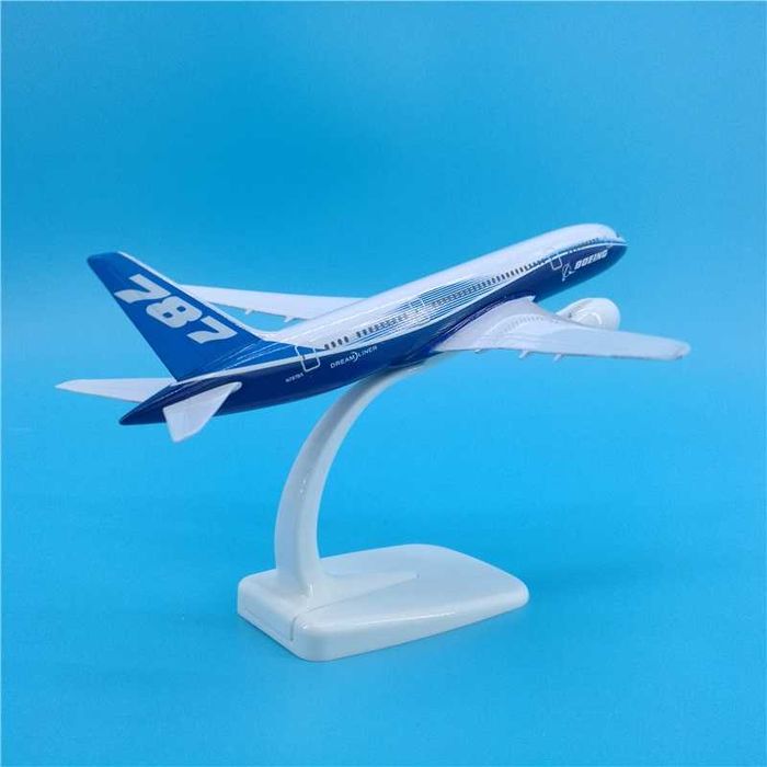 Модель самолета Boeing 787 Dreamliner