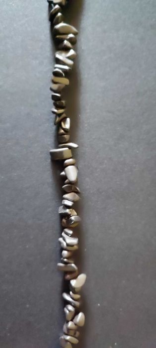 В подарок - длинные бусы из камня ГЕМАТИТ