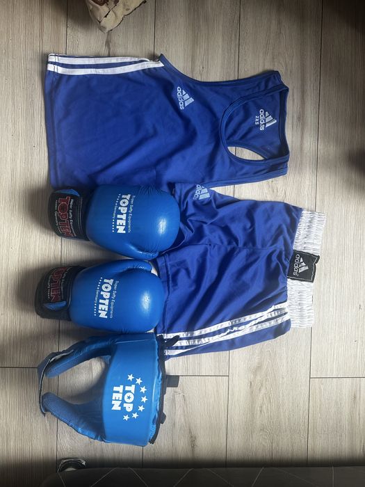 боксерский форма перчаткий шлем