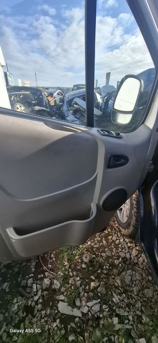 Dezmembrez Renaul Trafic Opel Vivaro