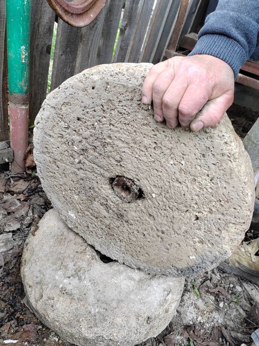 Pietre rasnita veche