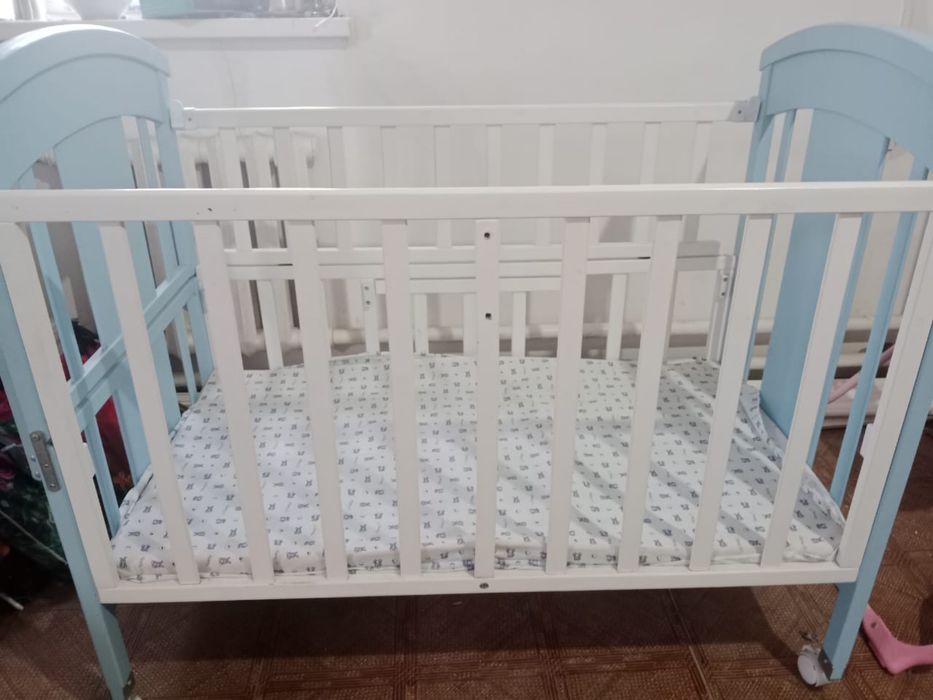 Продам манеж кроватка б/у