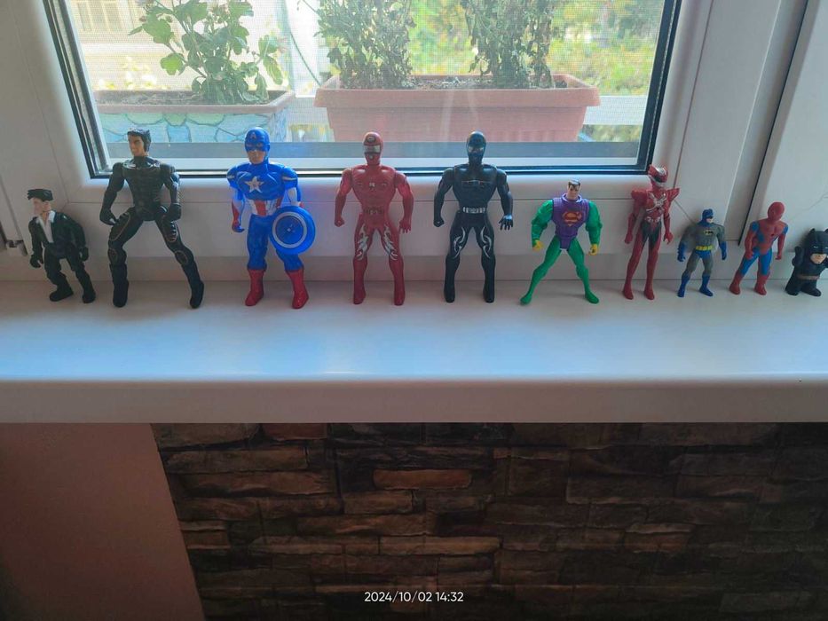 Реалистични фигурки за игра на супергерои