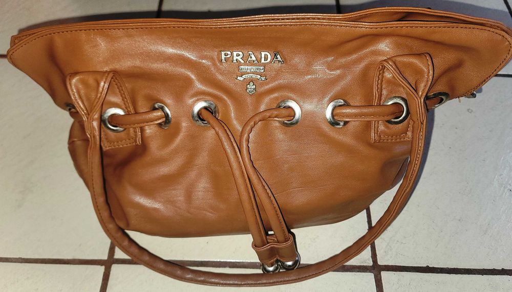 Автентична голяма чанта с къси дръжки Prada Milano Dal 1913