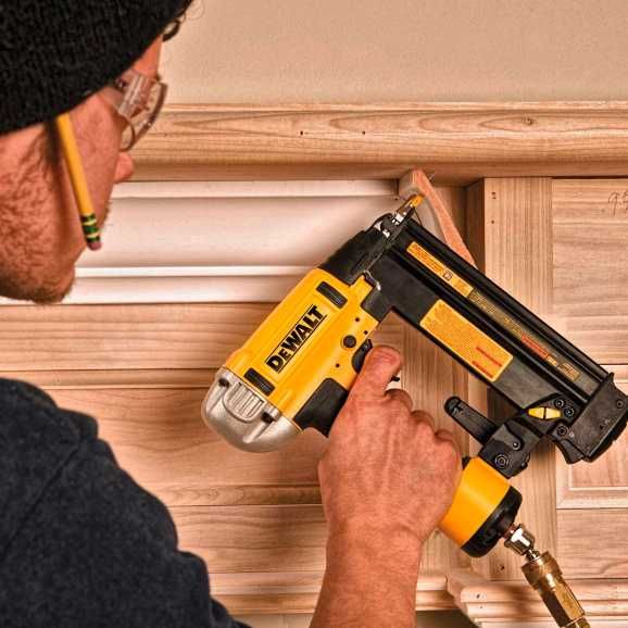 Комбиниран пневматичен такер DeWALT DPSB2IN1, 15-40mm