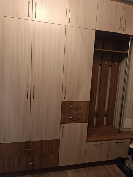 Продам прихожий шкаф