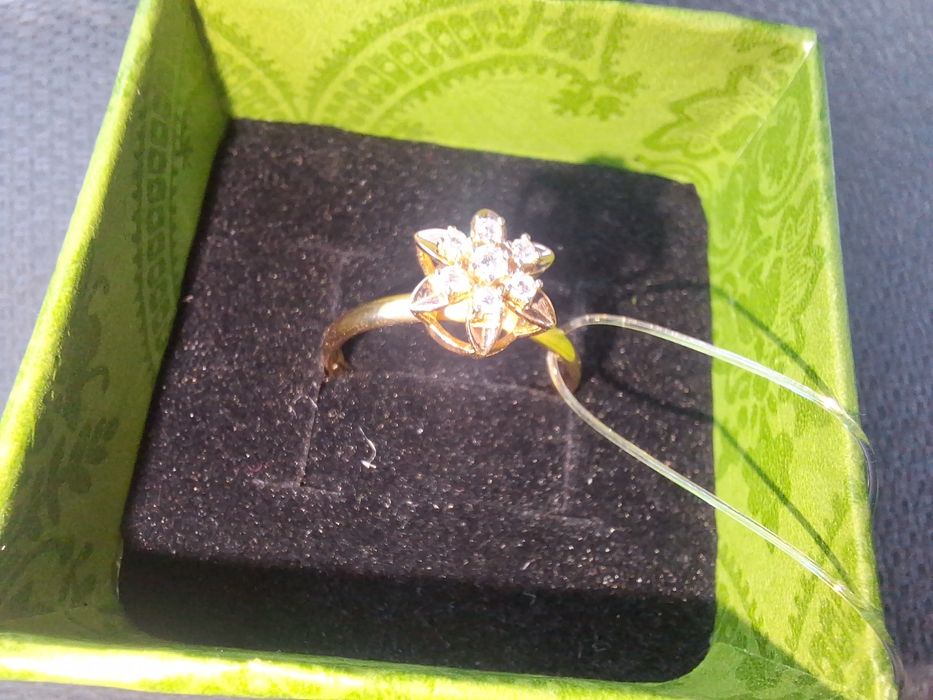 Золотое кольцо Cristal вес 1.3 г