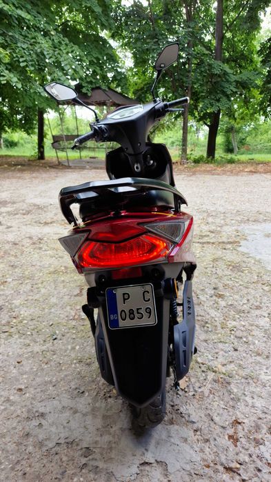 Електрически скутер червен  модел Kuba GT5  2000W  регистриран в КАТ.