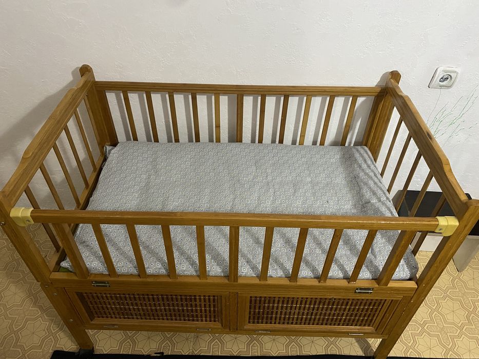 Детская кроватка