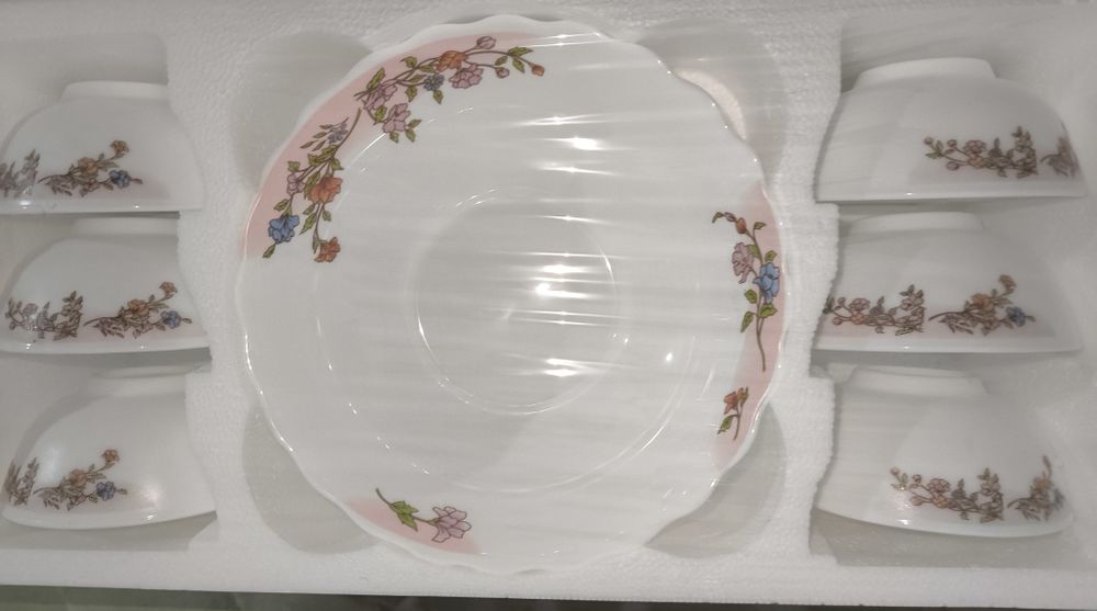 Посуда противоударная, тарелка одна большая и пиала 6штук