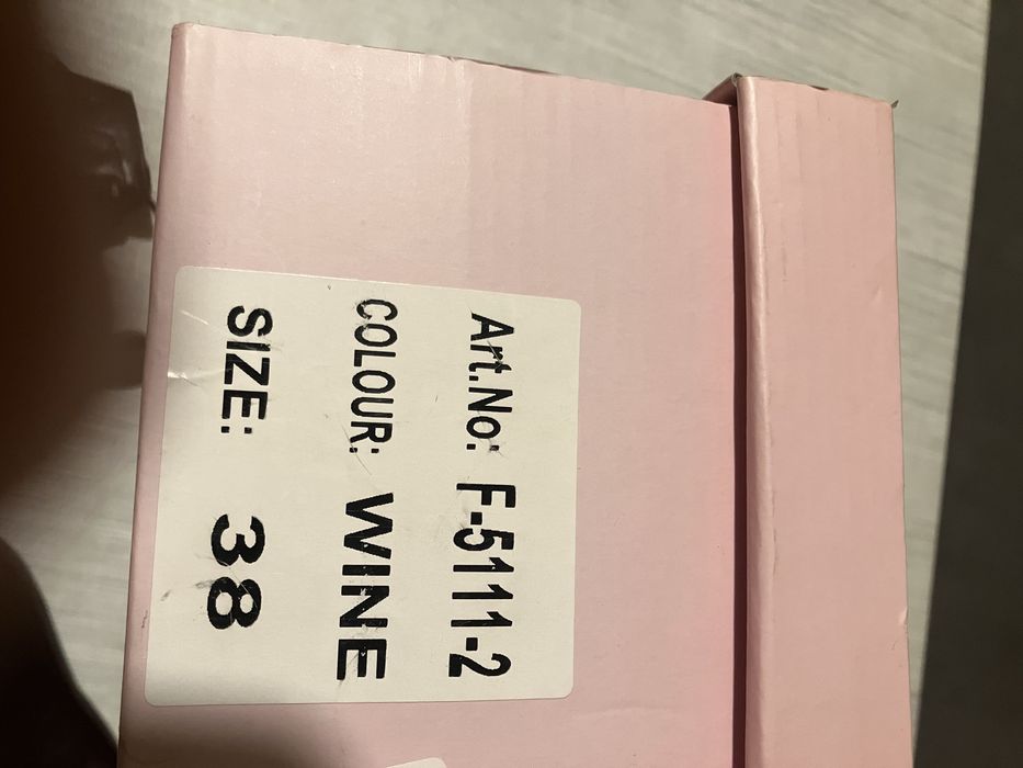 Продаваме неупотребявани дамски боти