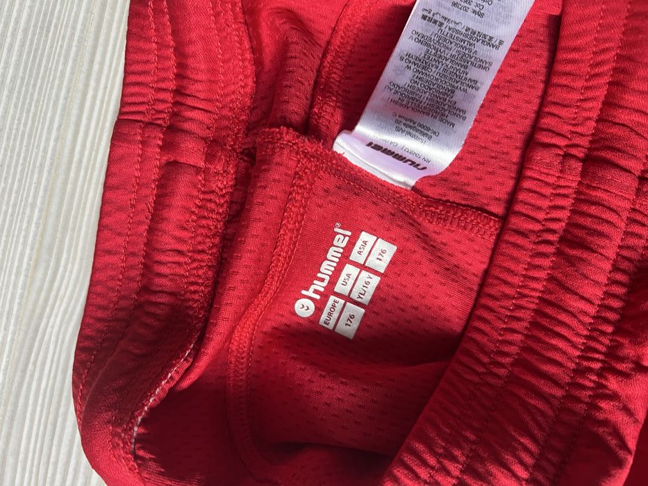 Pantaloni scurti sport Hummel