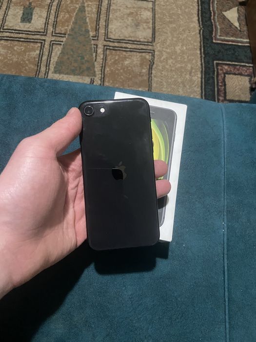 Продам iPhone SE 2020