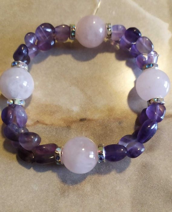 Гривни от естествени камъни