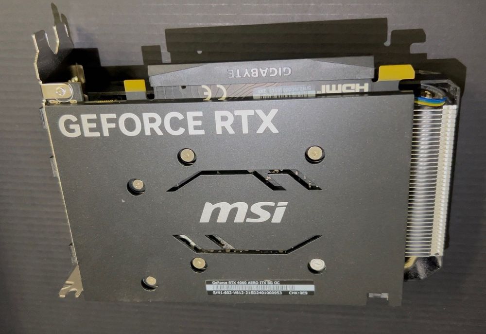 Placă video MSI RTX 4060 AERO ITX OC (8 GB / GDDR6 / 128 biți / 3072 CUDA)