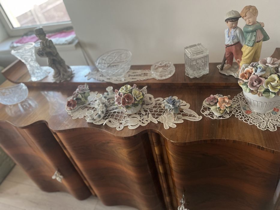 Comoda si vitrina furnir de cires