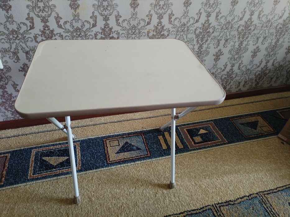 Продаю детский столик.