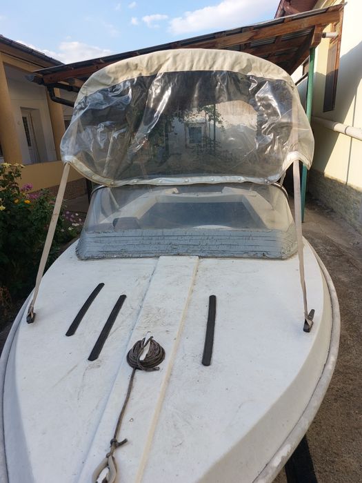Barca Vega 360 fără motor