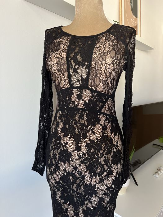 Уникалка рокля с гол гръб, нова