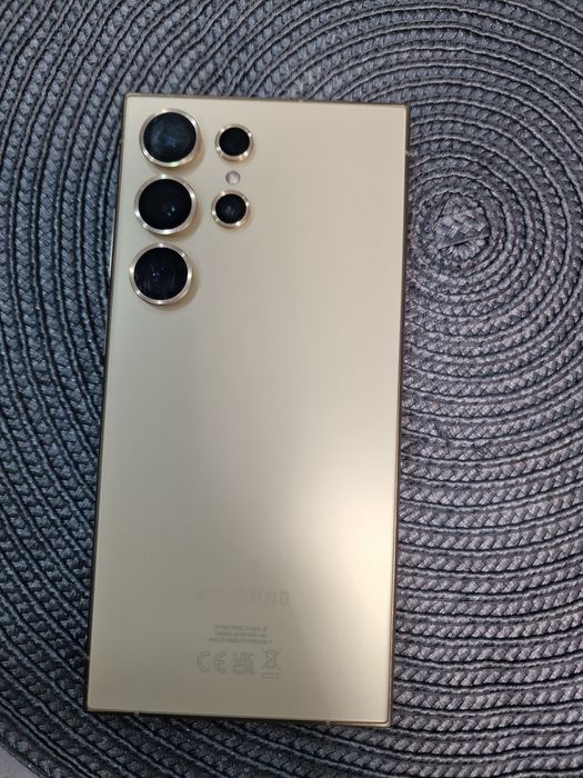 Продавам Samsung Galaxy S24 Ultra
