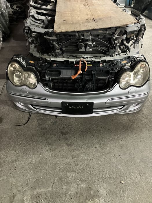 Бампер передний мерседес w203