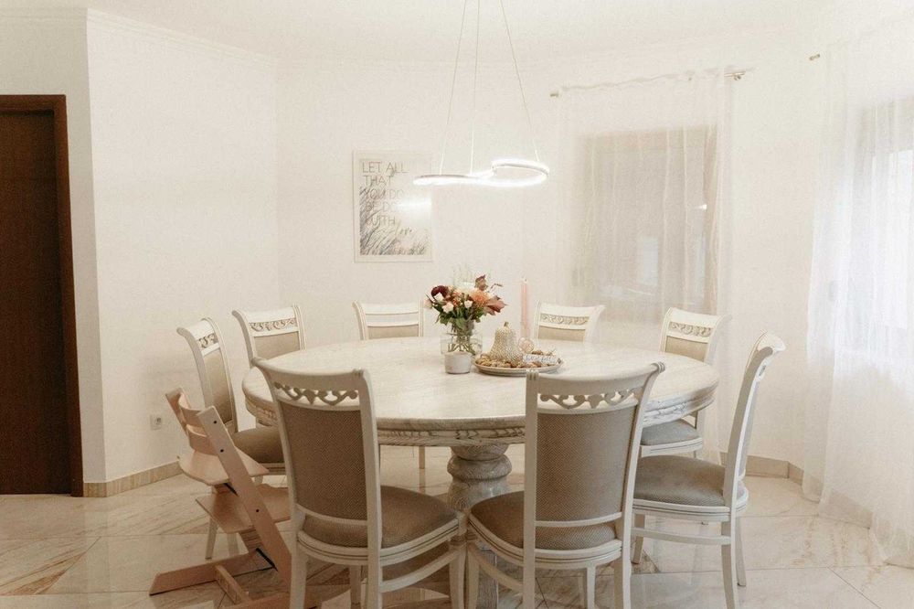 Vila spatioasa  în Catamarasti- Deal, 325 mp, teren generos 2000 mp