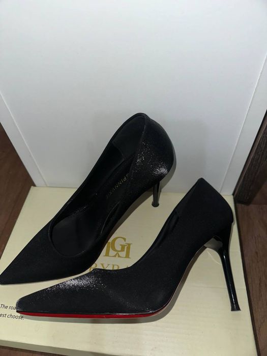 Продам женские туфли