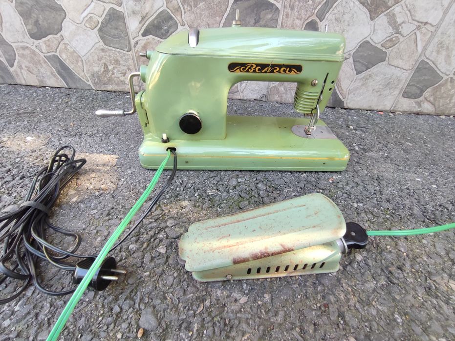 Mașină de cusut electrică Volga