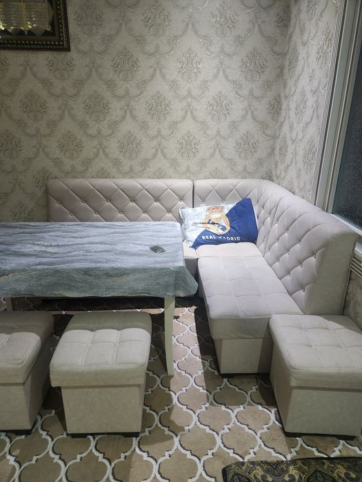 Uglavoy divan adres samarqand