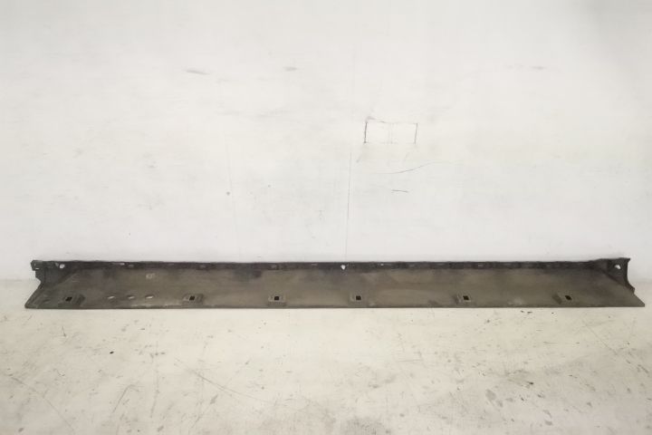 Ornament Prag Dreapta Original In Stare Buna Dacia Duster 2 2017 2018