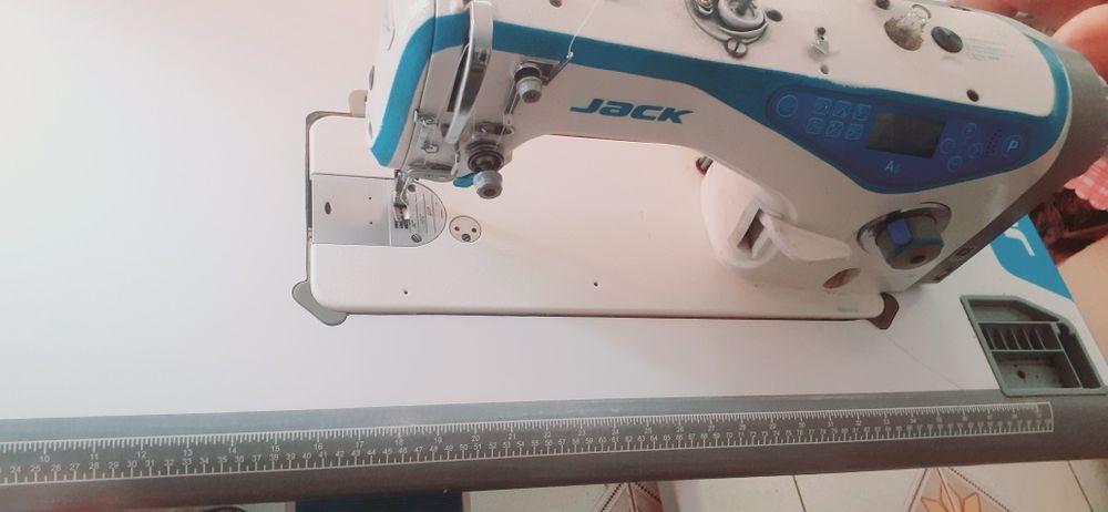 Vand masina de cusut JACK în stare foarte buna