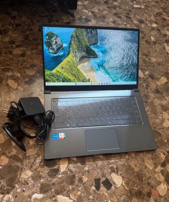 Laptop MSI 15 Full HD Laptop Core i5-1135G7 16GB RAM 512GB