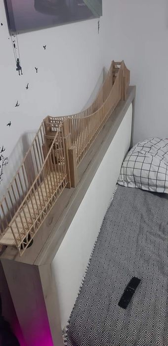 Pod din bete din lemn .