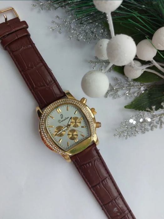 Новые часы наручные.