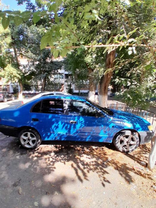 TOYOTA CARINA E   1993  года