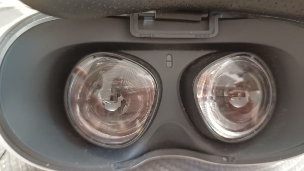 Vând oculus quest 2 ,de 256GB