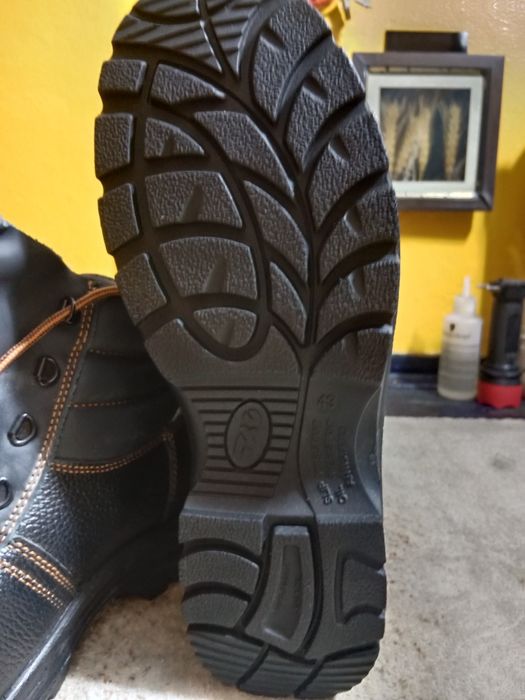 Продам ботинки летние 43 размер