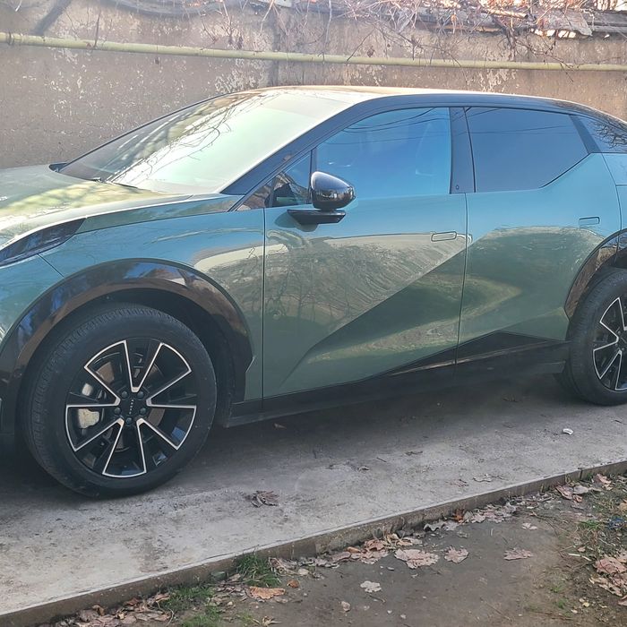 Zeekr х продам 2 маторный  машина зверь 430 лашадок  3.7 разгон 100 за