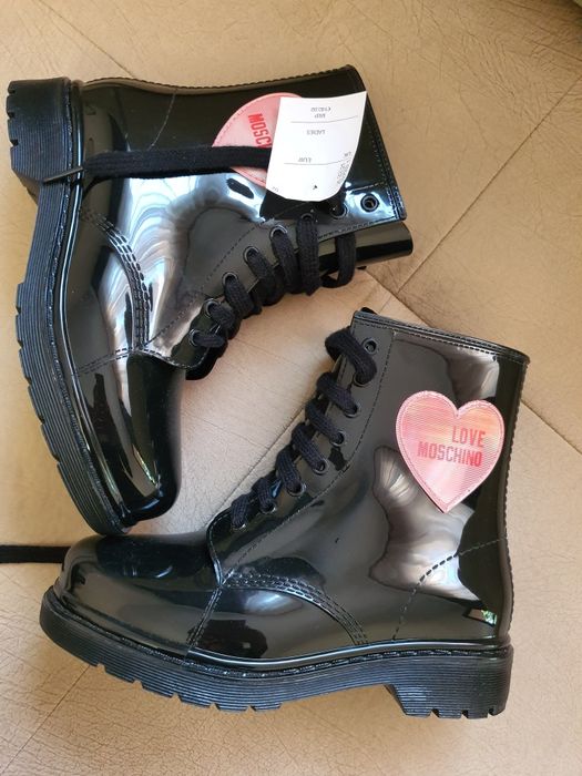 Нови оригинални LOVE MOSCHINO