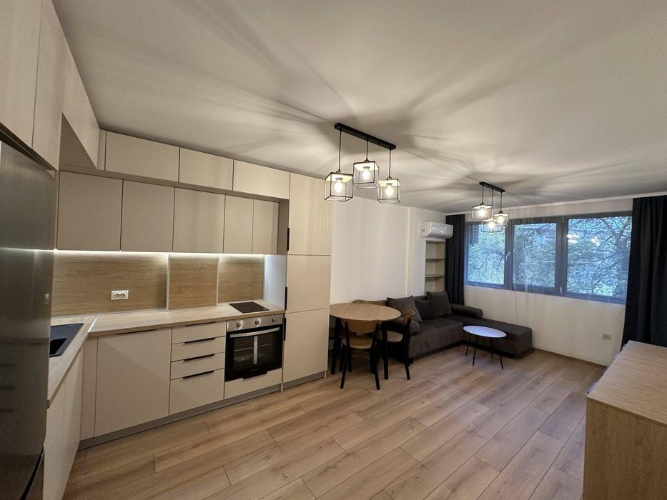 Дава се под наем Двустаен апартамент в Варна, Чайка - 65 кв.м за 665 € - Снимка #1