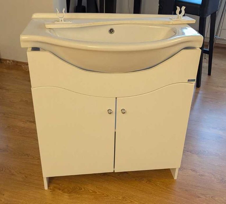 Шкаф за баня от PVC с умивалник