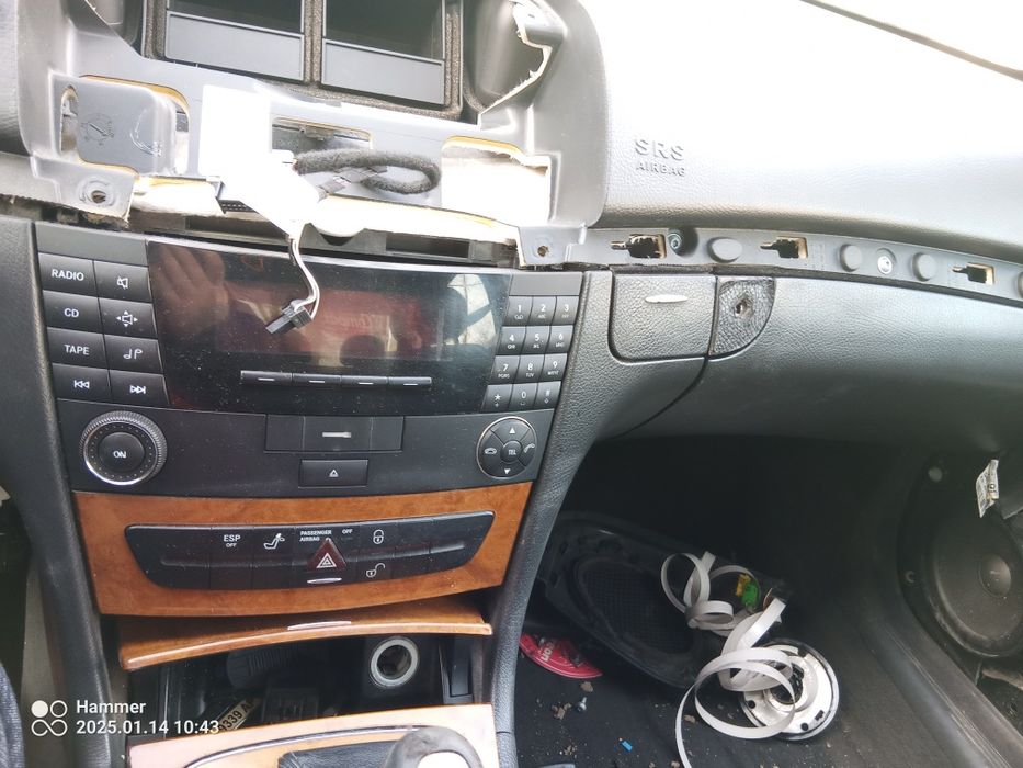 Продавам mercedes w211 2.2 cdi на части