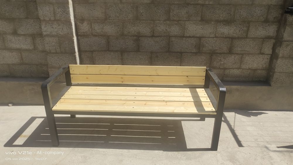 Садовая скамейка