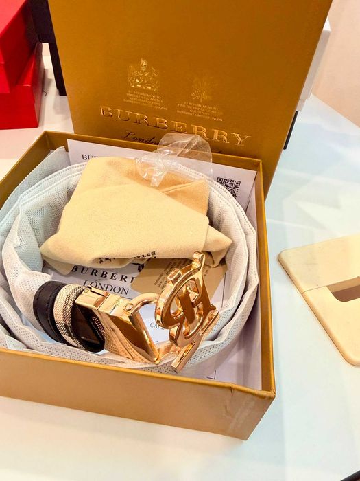Curea BURBERRY alb cu rosu