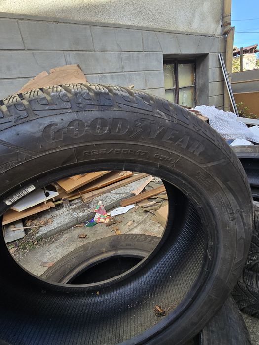 Зимни гуми перфектни Goodyear 225/55/17 карани 2 сезона