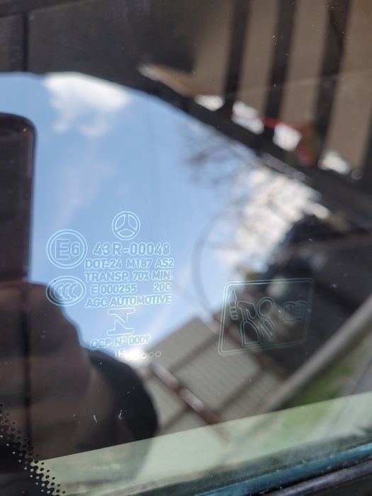 Geamuri Mercedes laterale triunghiulare