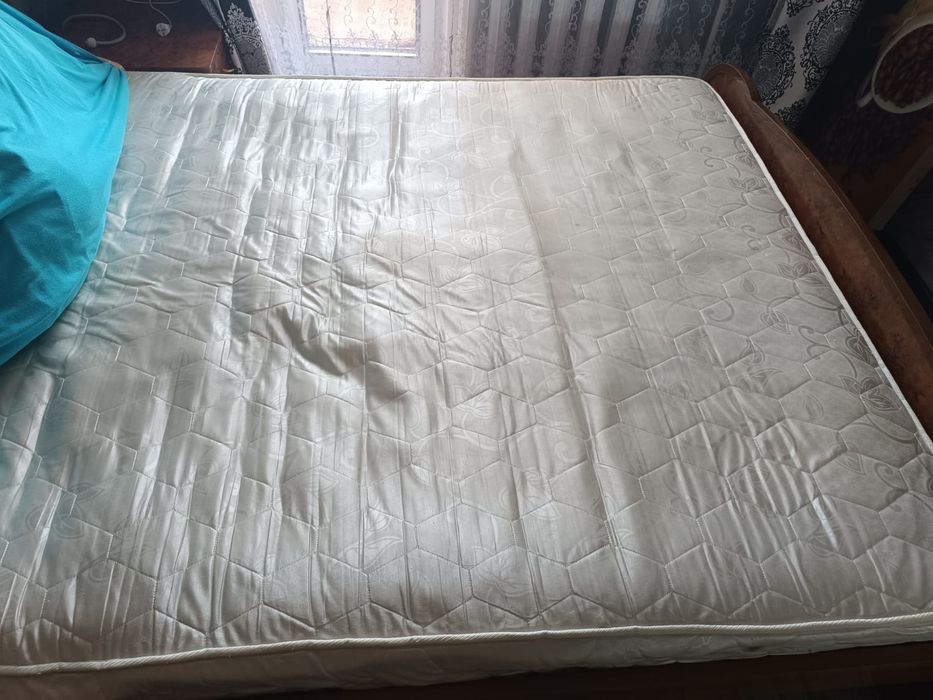 Продам матрас на двухспальную кровать