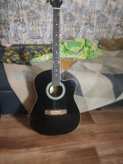 Гитара аккустическая