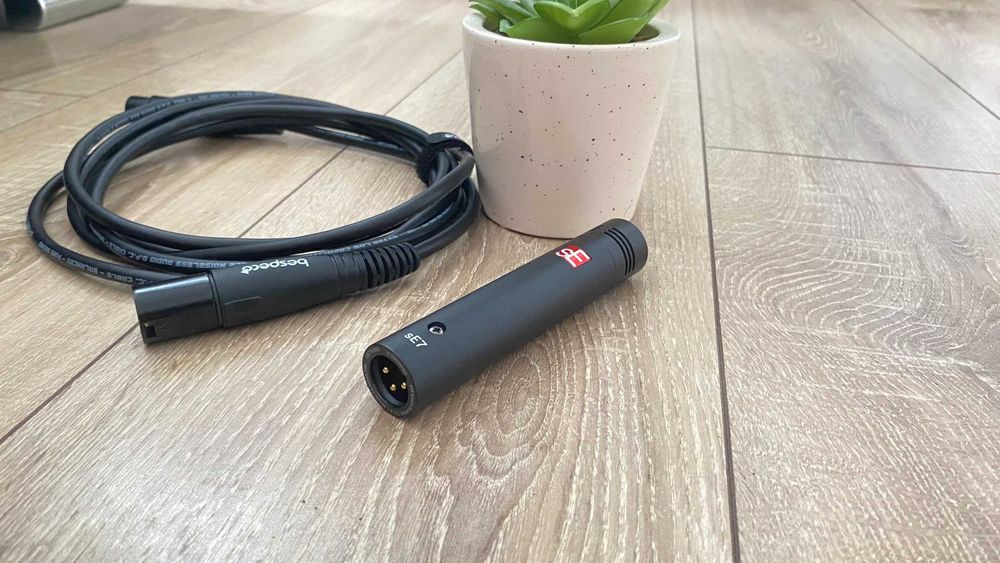 SE Electronics SE7 + cablu XLR | Perfect pentru Podcast, Streaming, Gaming, Inregistrari Audio Profesionale | Microfon Condensator cu diafragma mica