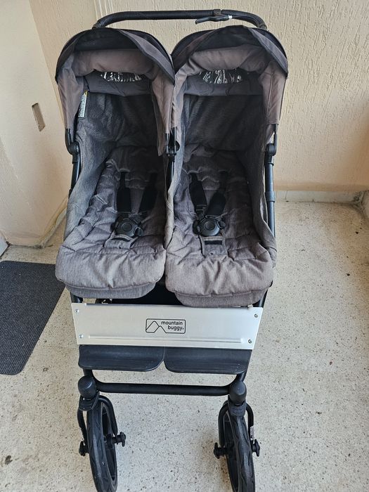 Бебешка количка за близнаци  Mountain Buggy